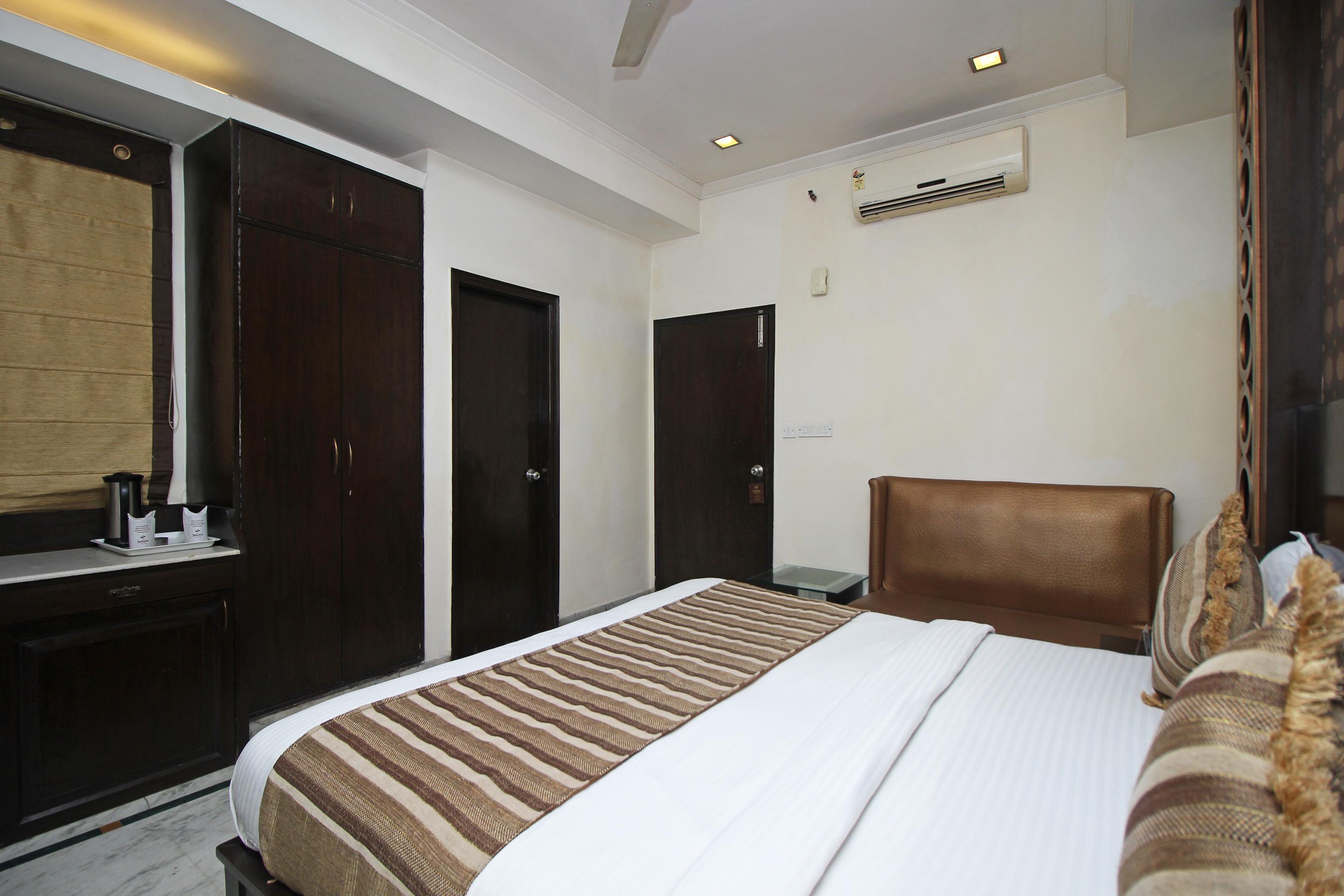 Oyo 5915 Hotel Swagath New Delhi Buitenkant foto